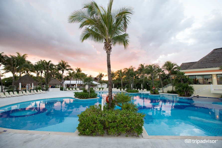 activities-pool–v5815212