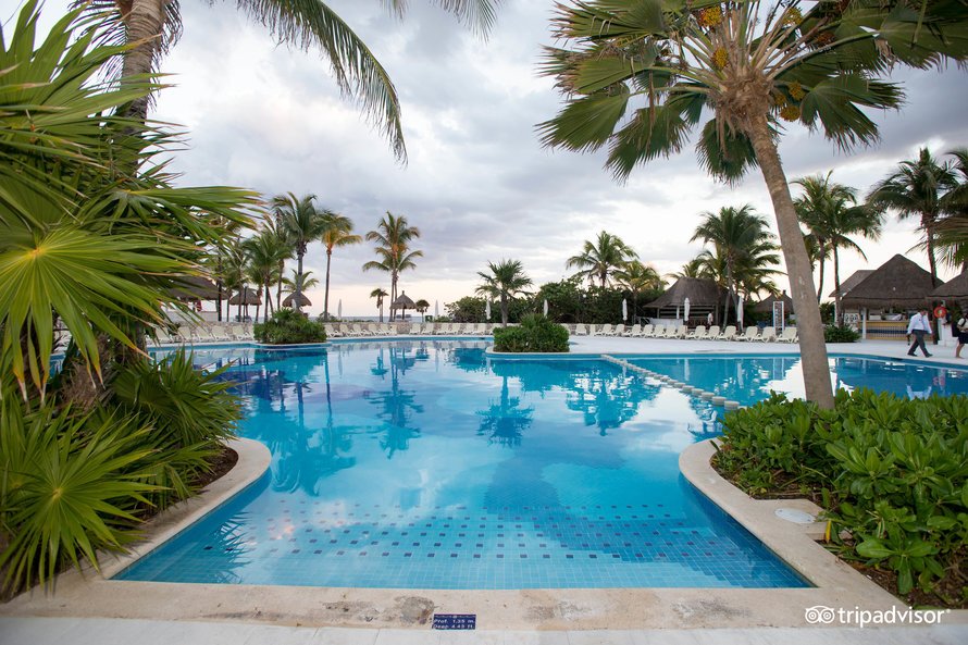 activities-pool--v5815253