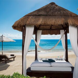 bali-bed-at-the-beach