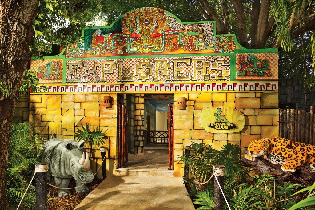 explorer-s-club-entrance