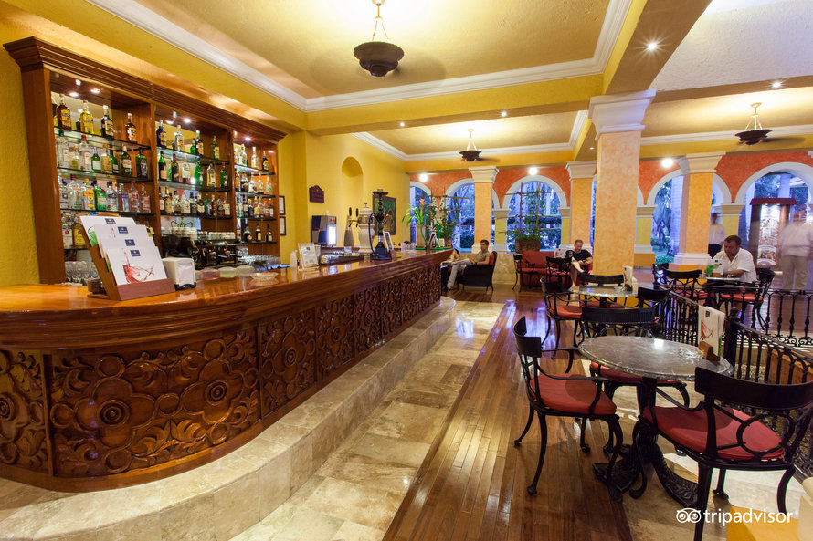 lobby-bar–v4086558