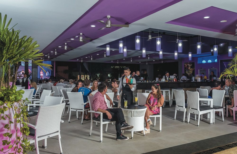 lounge-bar