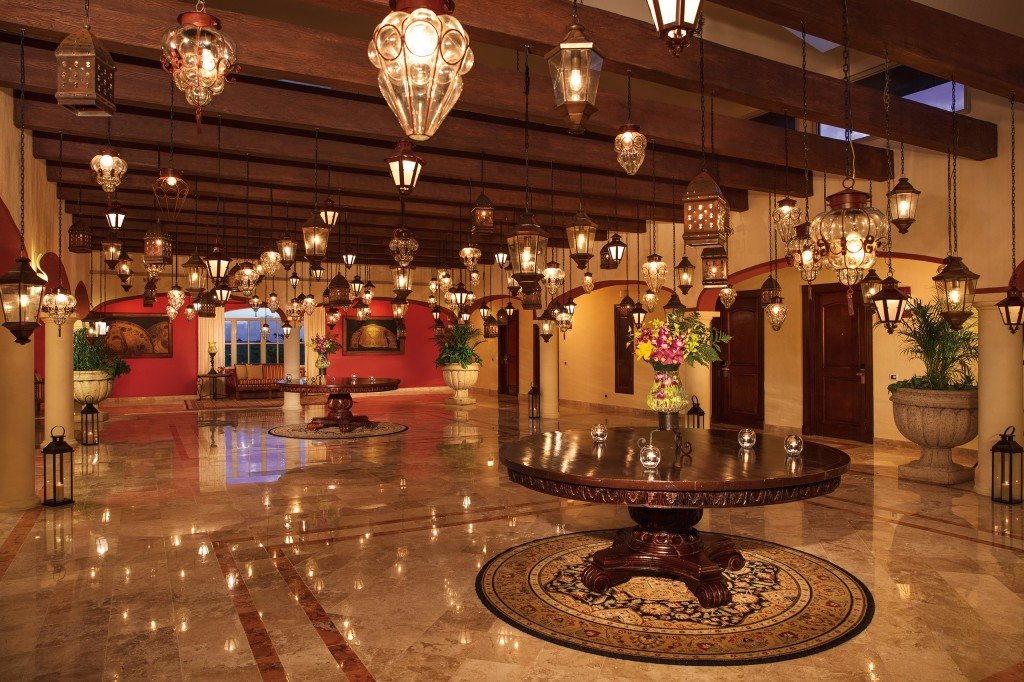 our-signature-lamp-room