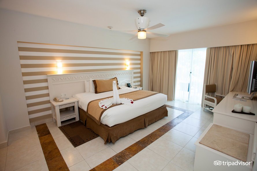 pool-suite-with-garden-view–v317