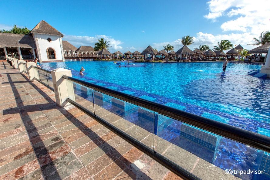 pool–v15917300