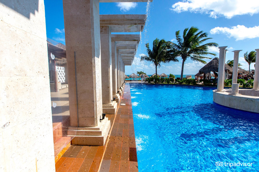 the-hotel–v15917647