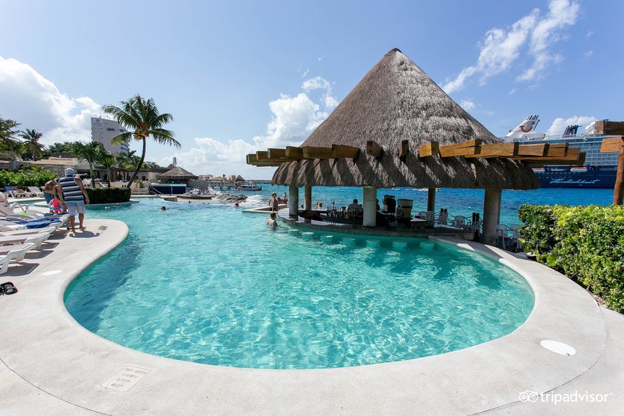 infinity-pool–v15036305