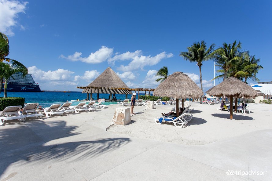 infinity-pool–v15036356