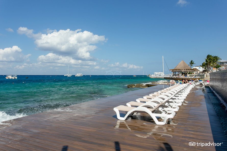 infinity-pool–v15036373