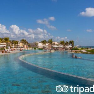 pool-v18676512