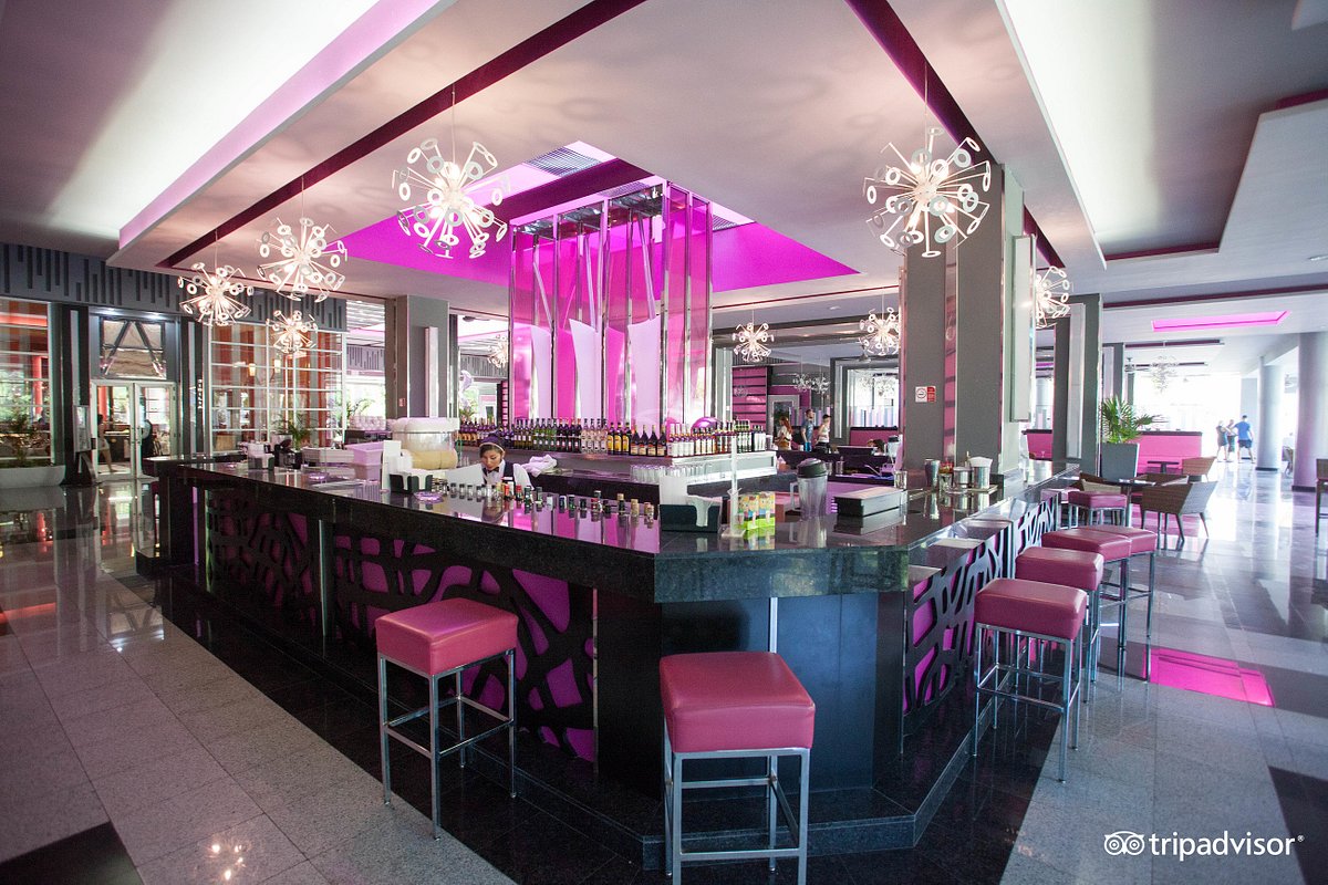 lobby-bar–v3146953