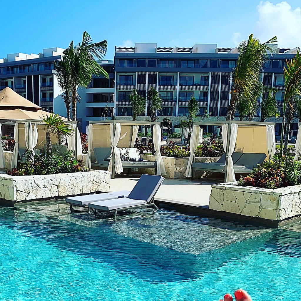 majestic-elegance-costa