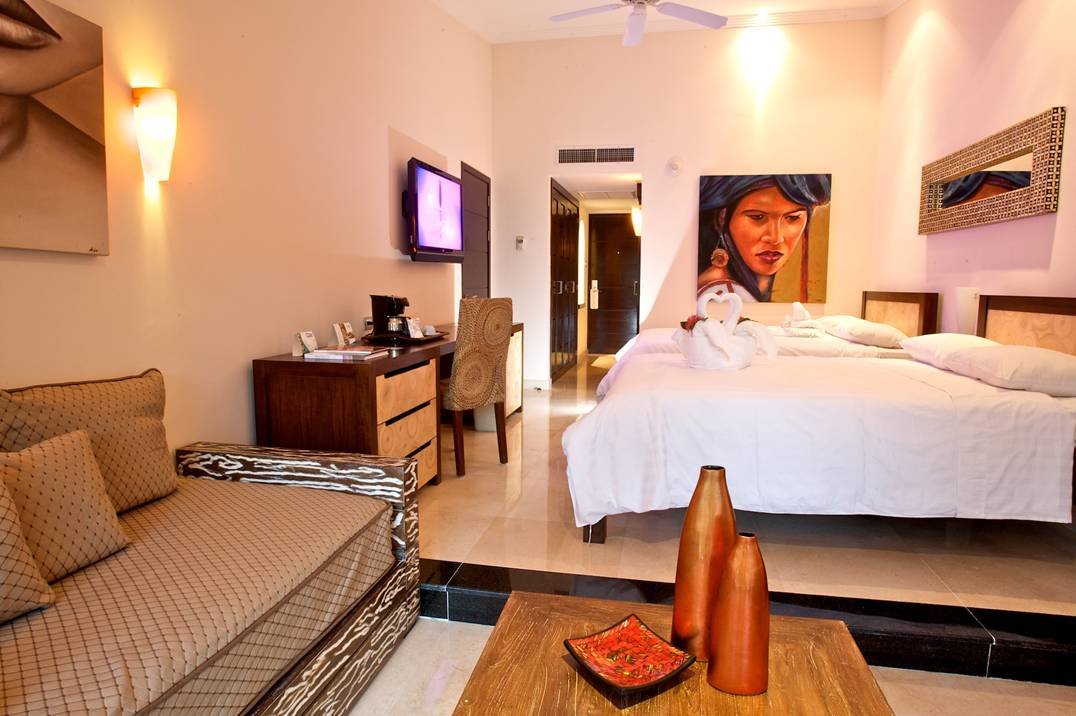 Sandos_Playacar_Room_Hacienda_JrSuite_02