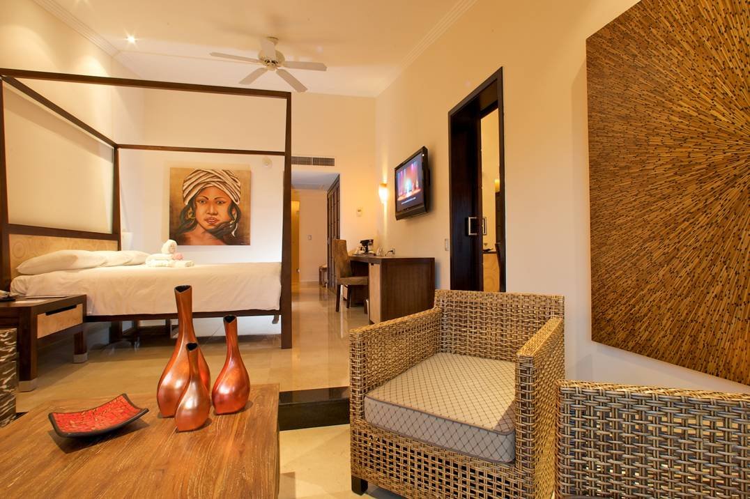 Sandos_Playacar_Royal_Elite_One_Bedroom_Suite_03