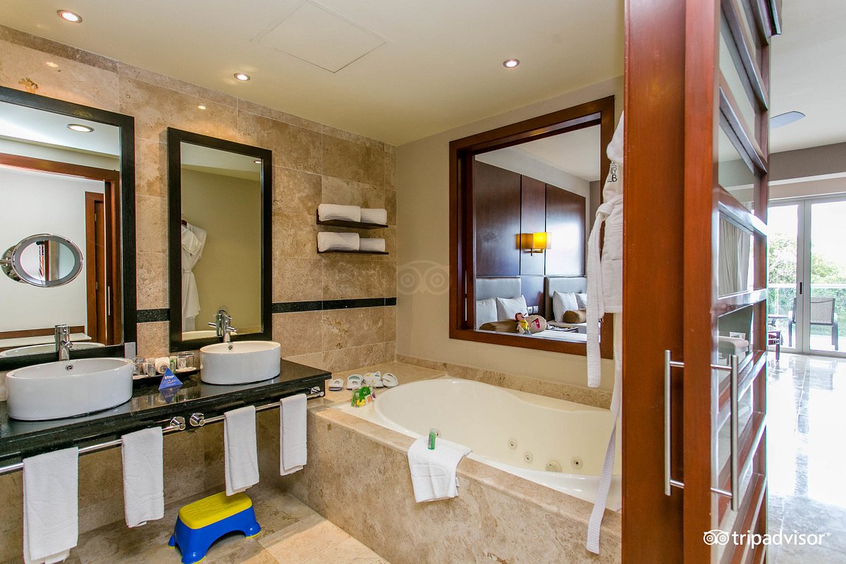 family-club-suite–v16454234