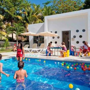 childre-pool-riu-palace-mexico_tcm49-226379