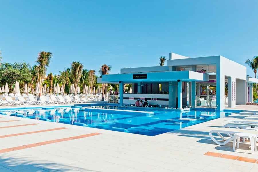swimup-bar-riu-palace-mexico_tcm49-226383
