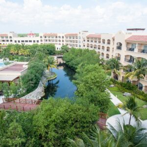 terrace-of-edificio-la-hacienda--