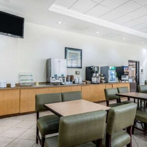 breakfast-area