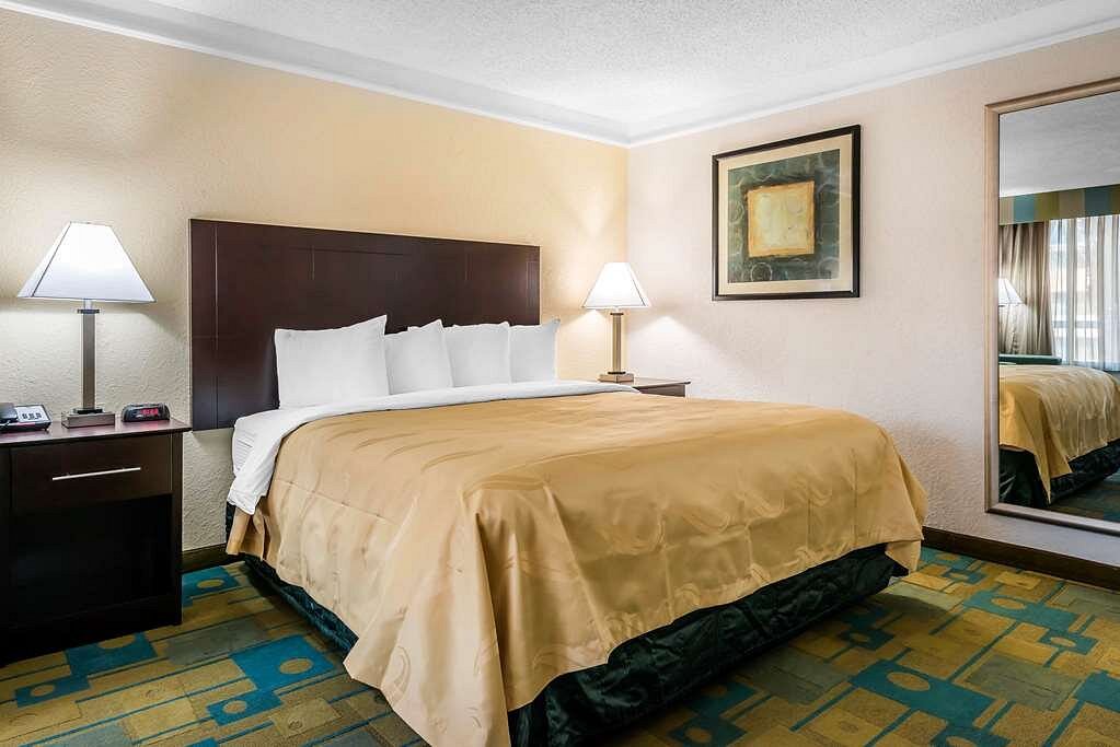 guest-room-with-one-bed