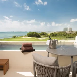 DREVC-P0021-Preferred-Club-Deluxe-Ocean-View-Plunge-Pool.16x9