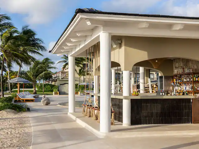 CANIA-P0039-Beach-Club-Lola-Bar-Exterior.4x3