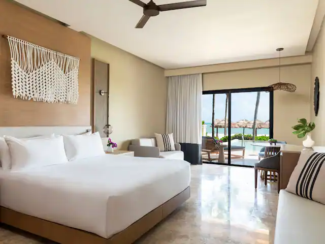 CANIA-P0057-Oceanfront-Swim-Up-King-Bed-Seating.4×3