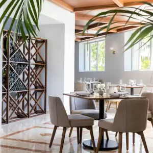 CANIA-P0071-Capri-Grill-Restaurant-Dining-Tables.4x3