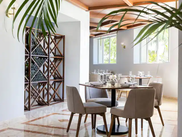 CANIA-P0071-Capri-Grill-Restaurant-Dining-Tables.4×3