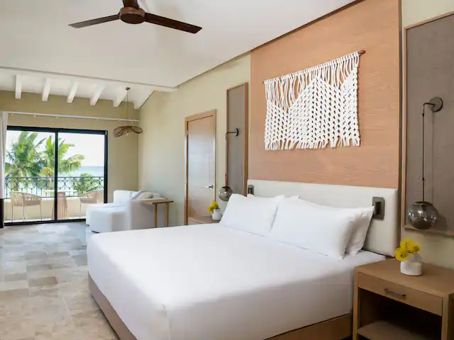 CANIA-P0078-Presidential-Suite-Bedroom.4×3