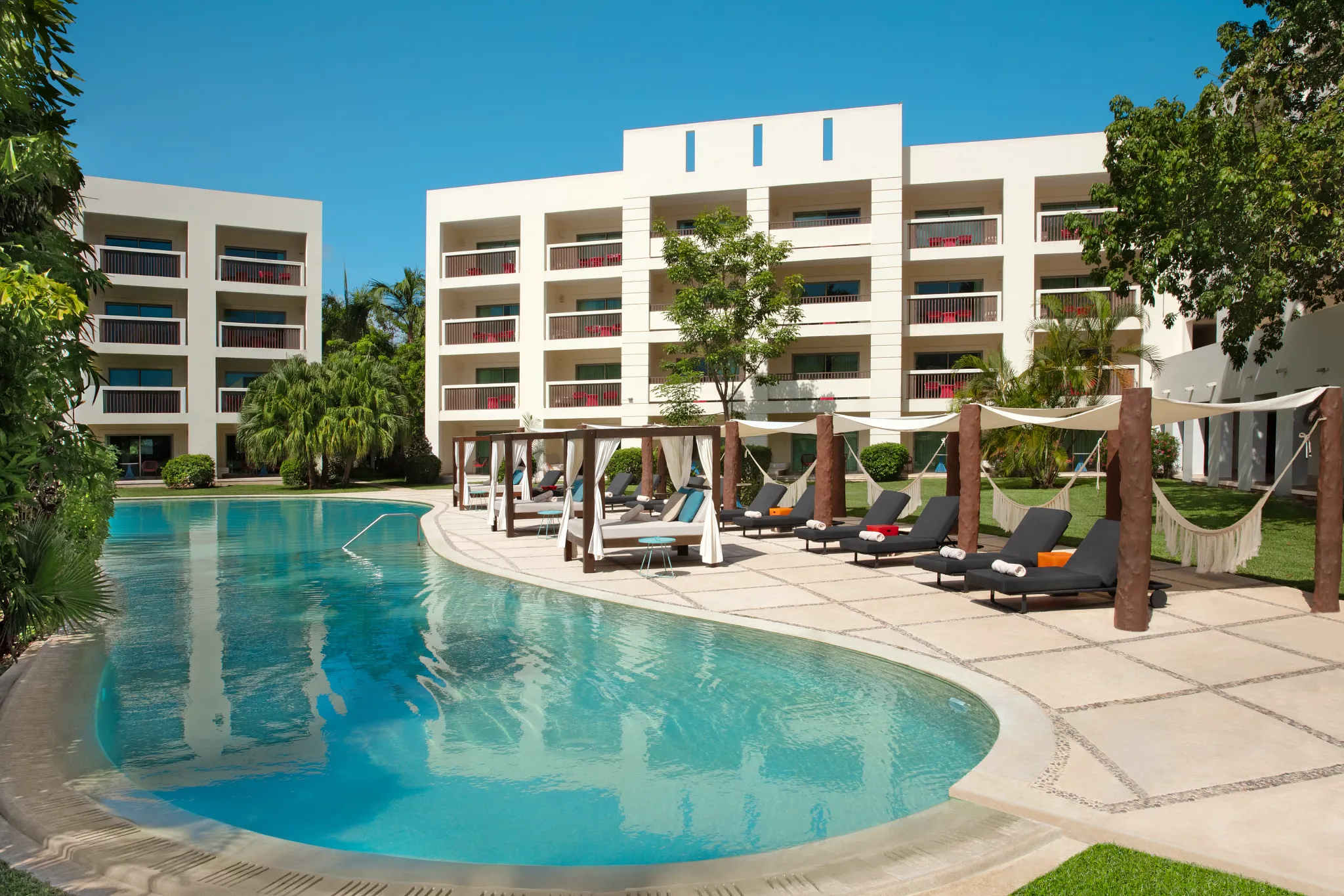 CUNIF-EXT-AdultsPool-2A-CB