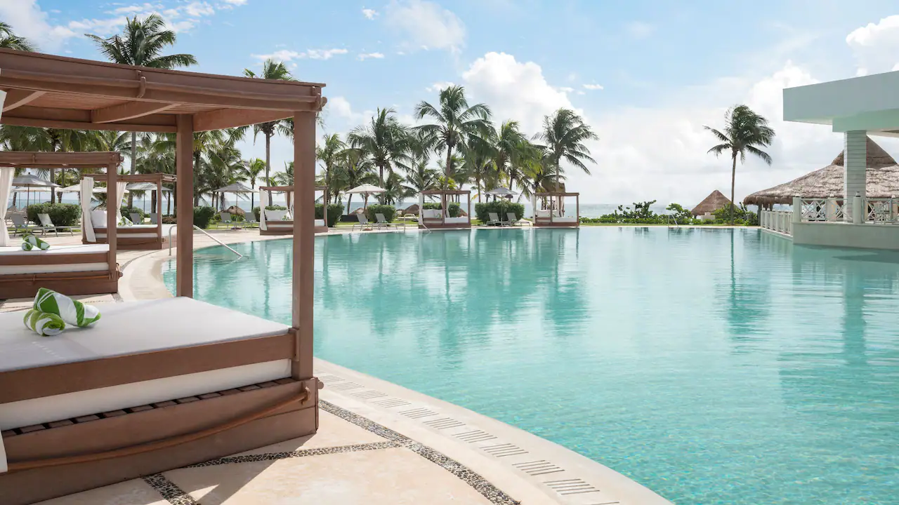 CUNIF-P0090-Main-Pool.16×9