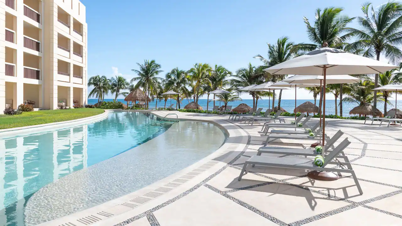 CUNIF-P0091-Pool.16×9