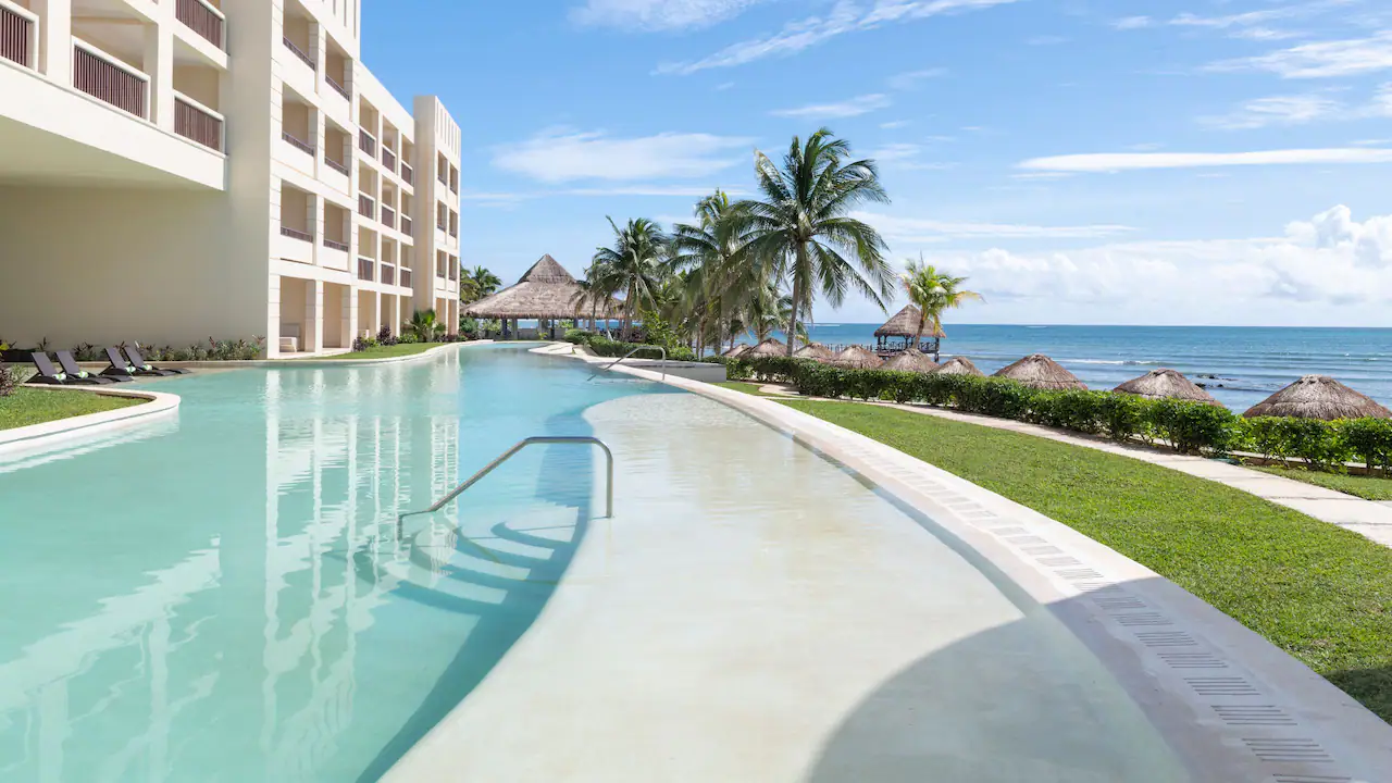 CUNIF-P0092-Pool.16×9