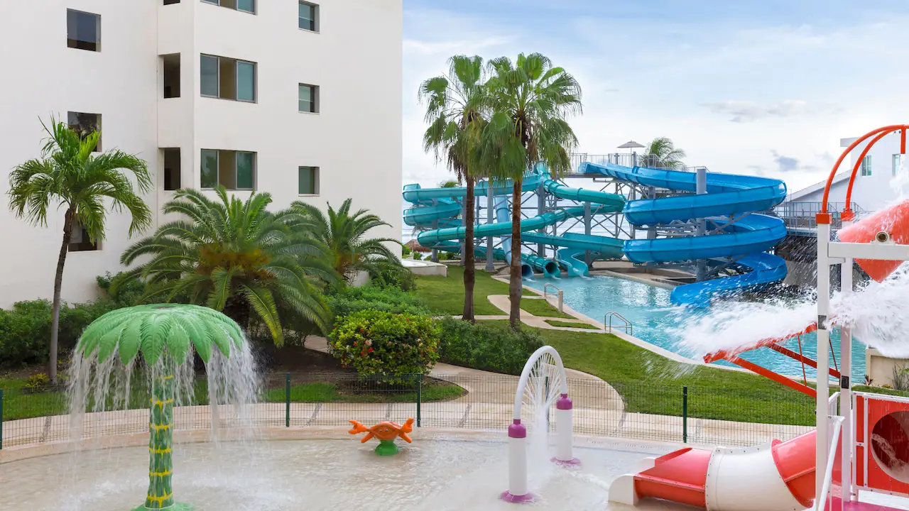 CUNIF-P0094-Water-Park-Slides.16×9
