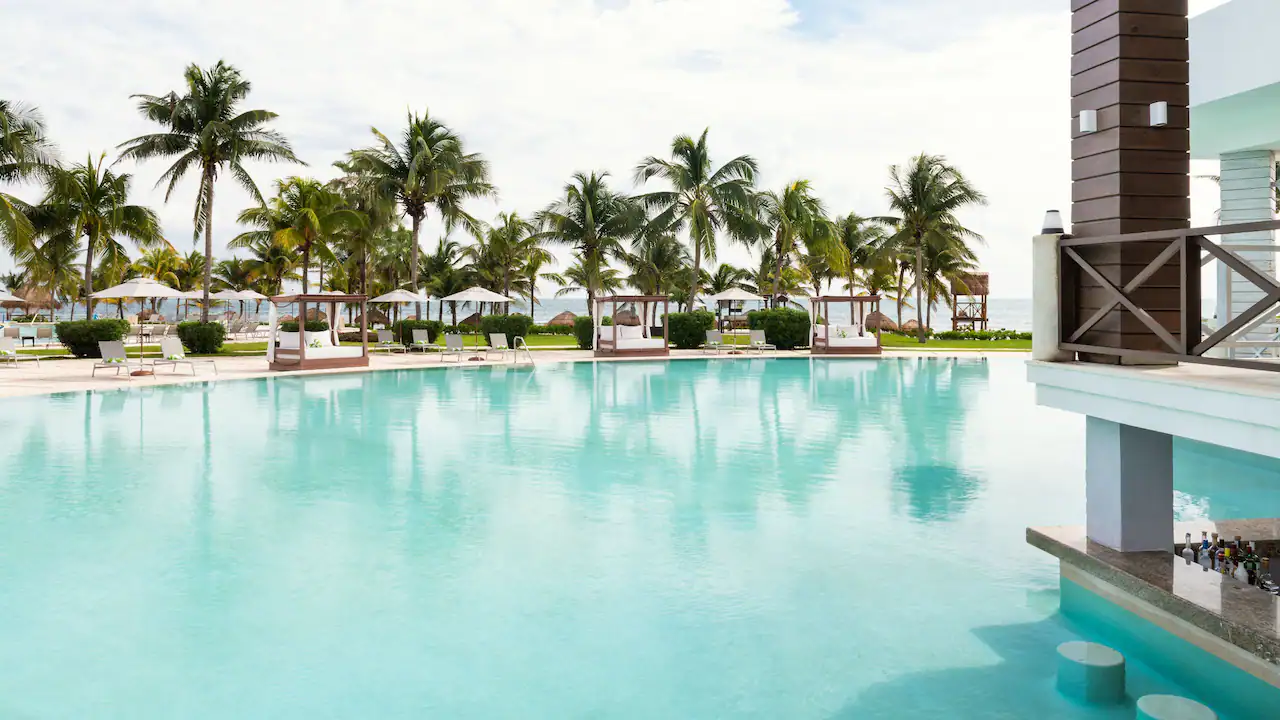 CUNIF-P0148-Main-Pool.16×9