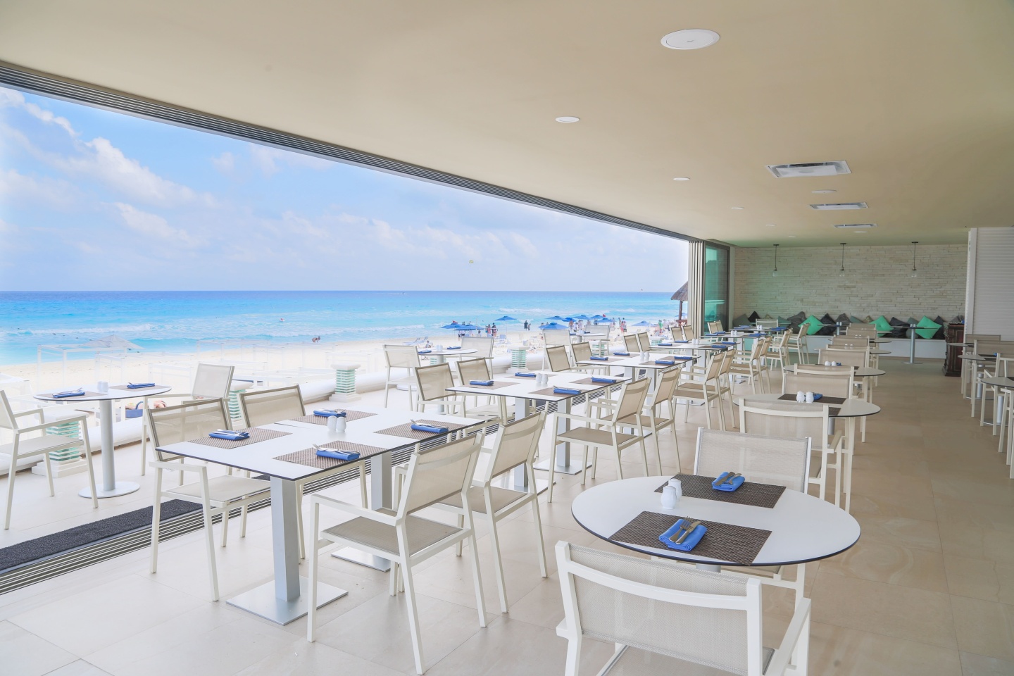 Sandos_Cancun_Rest_StTrop_13-min