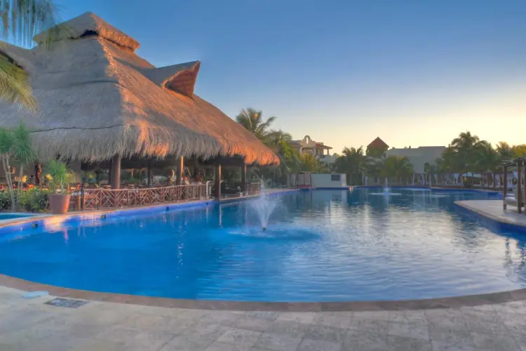 dorado-royal-piscina