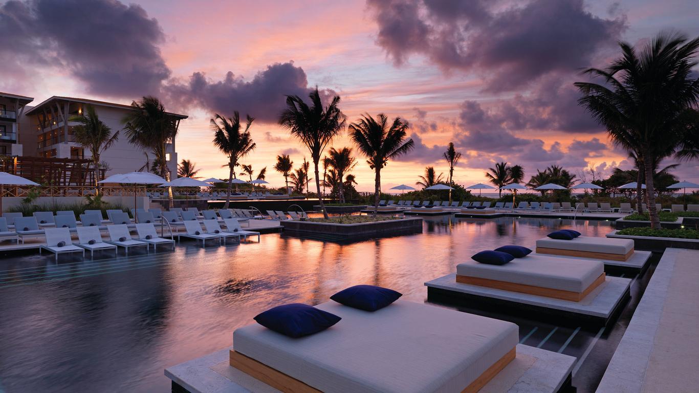 leonardo-117839556-2087_Pool_Sunset_S-055196