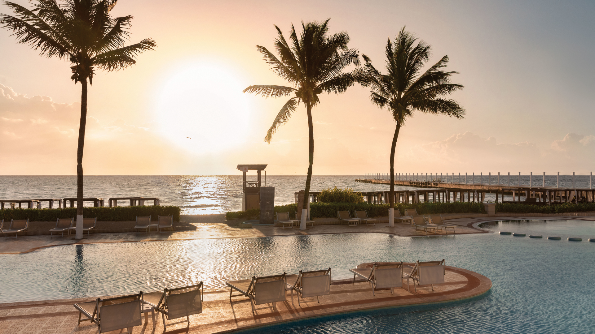 CZMPCHH_Hilton-Playa-del-Carmen-Infinity_Pool_Sunrise_1