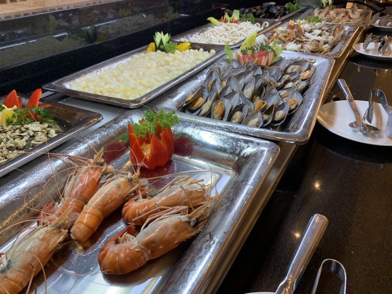 Seafood-station-at-the-buffet-credit-Kate-Robertson-768×576