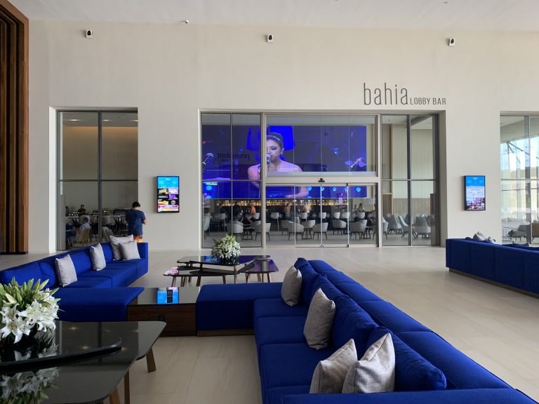 The-Bahai-Bar-in-the-lobby-credit-Kate-Robertson-768×576