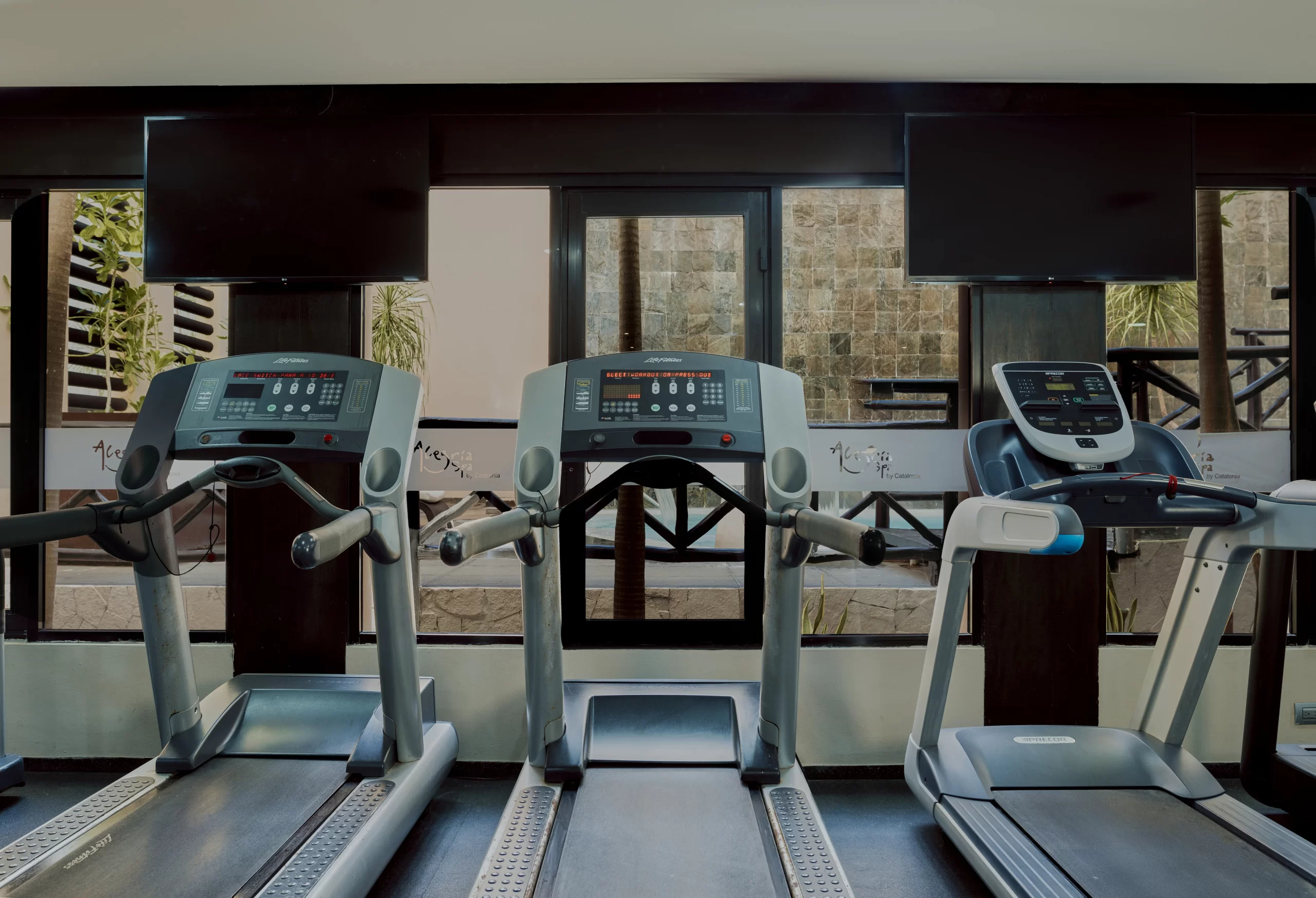 YucatanBeach Gym 02.jpg