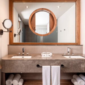 23169493_ImageLargeWidth