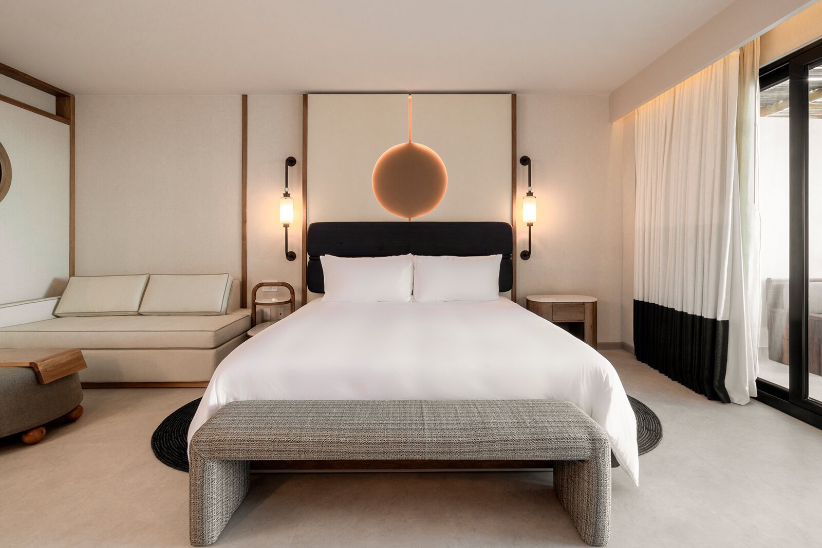 23169499_ImageLargeWidth