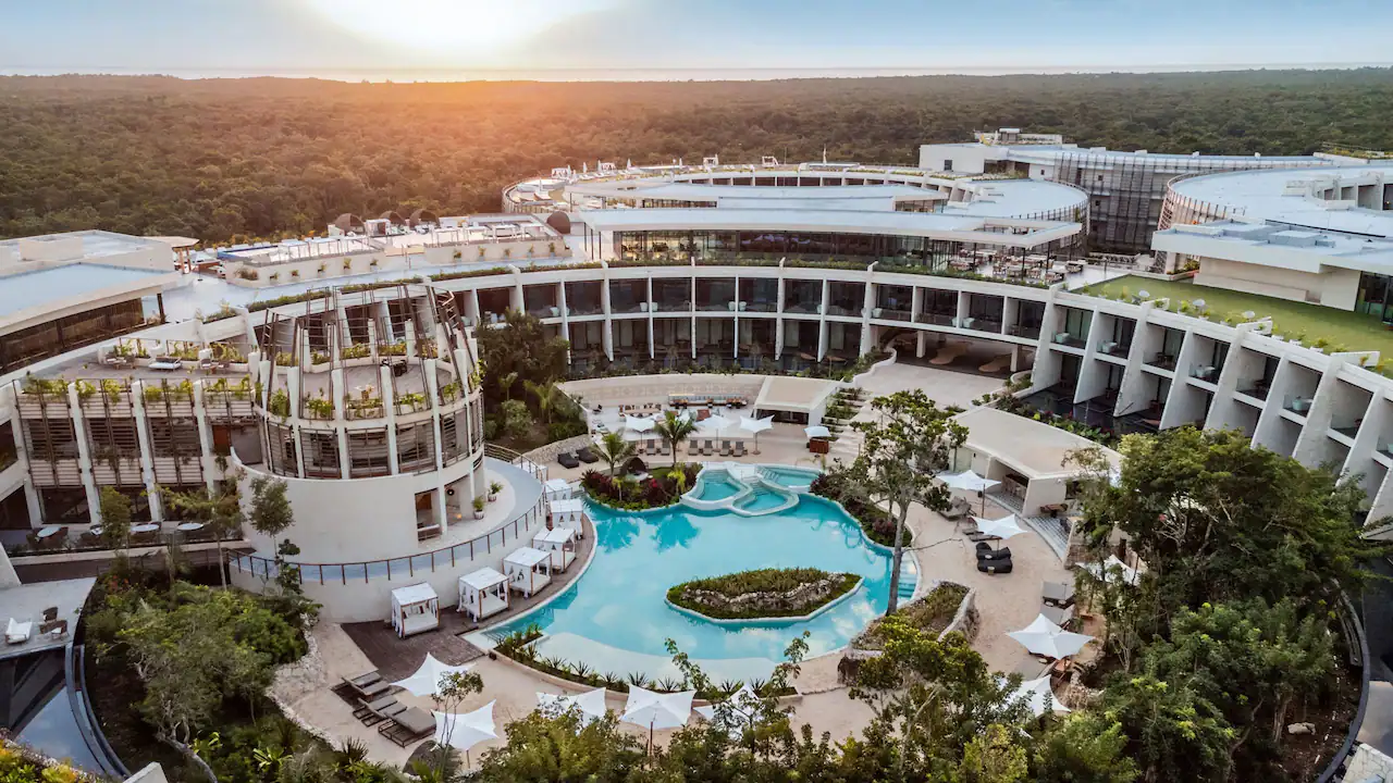 SECTU-P0003-Resort-Aerial-View.16×9