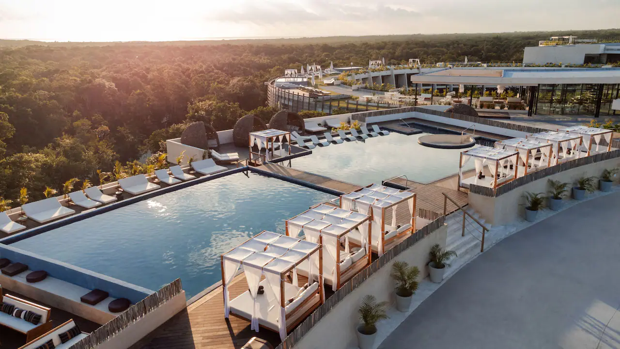 SECTU-P0004-Resort-Aerial-View.16×9