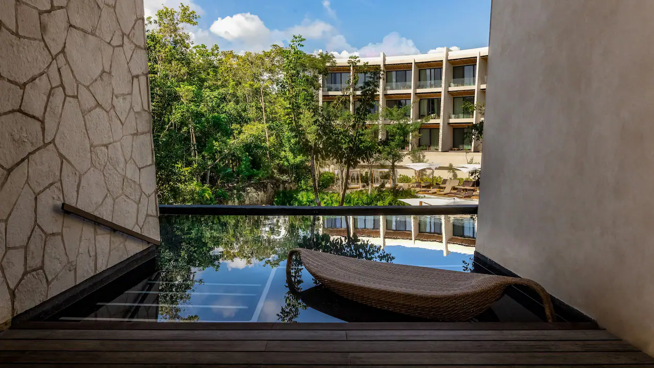 SECTU-P0007-Junior-Suite-Swim-Out-Terrace.16×9