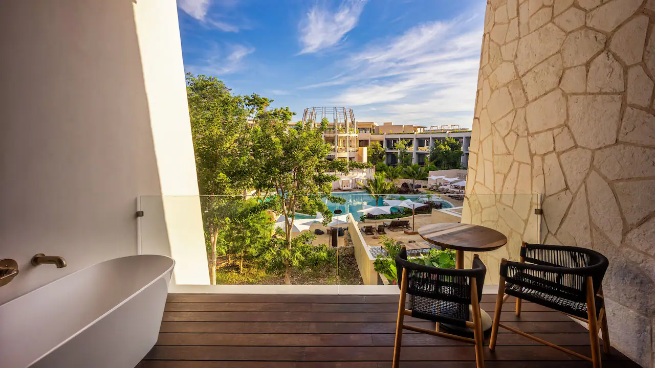 SECTU-P0008-Junior-Suite-Tropical-View-Terrace.16×9