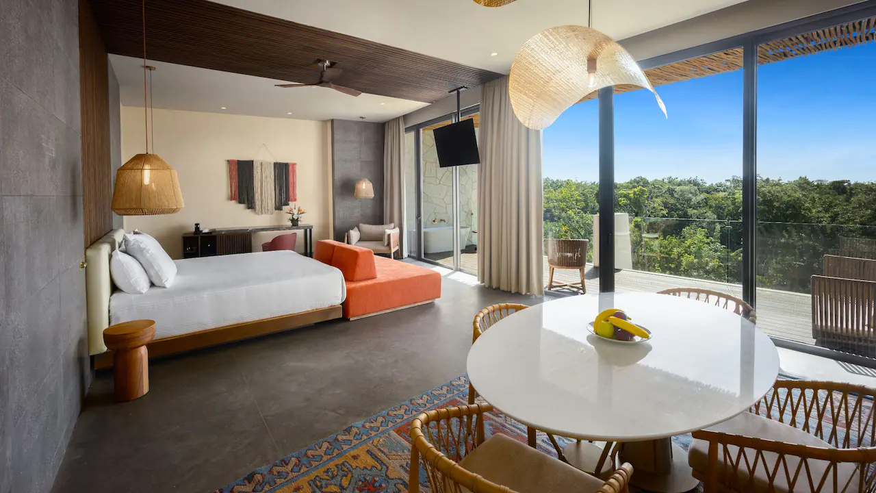 SECTU-P0009-Preferred-Club-Master-Suite-Tropical-View.16×9